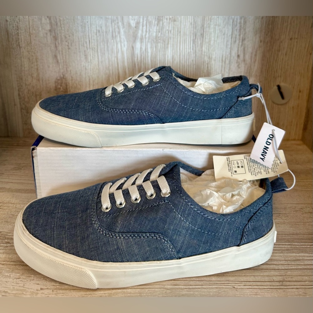 NWT Kids
Gender Neutral
Old Navy
Chambray
Elastic-Lace
Sneakers Size 2